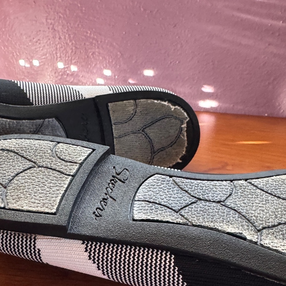 Skechers Black and white Women's Flats size 10 - Picture 9 of 9